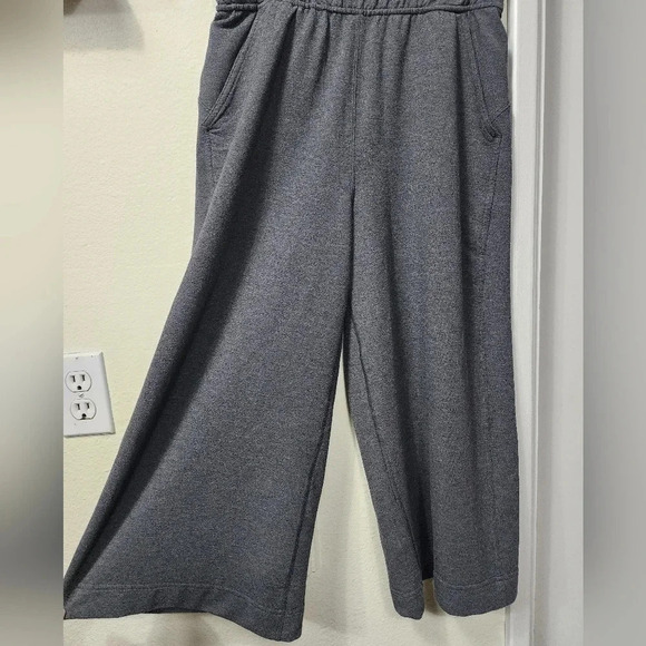 Lululemon Hello Sunday Crop in Heathered Mod Black - Size 4 - Picture 1 of 7